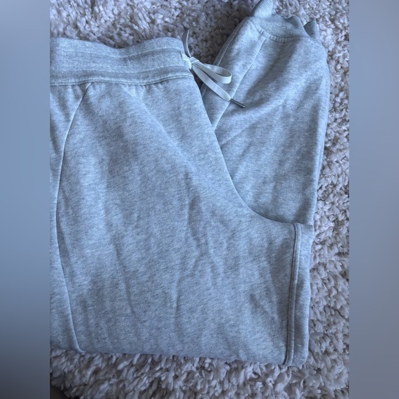 Lululemon Athletica Gray Scuba Mid-Rise Jogger Pants with Elastic Cuffs - Picture 7 of 7
